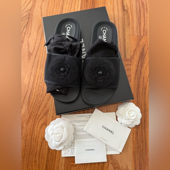 CHANEL sandals, slides Camellia size 37. Gorgeous!! - Picture 1 of 4
